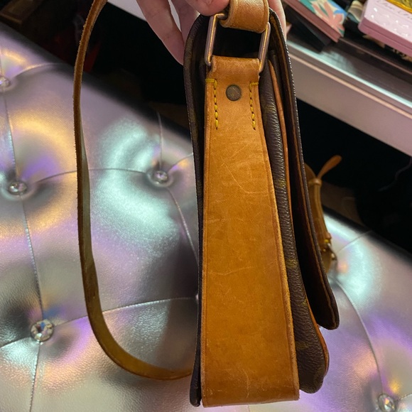 Louis Vuitton monogram canvas crossbody bag - Picture 6 of 8